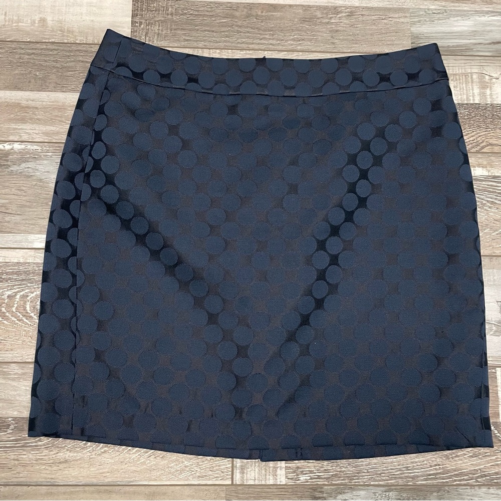 Banana Republic Pencil Skirt Size 10 Petite 
Navy on navy pattern